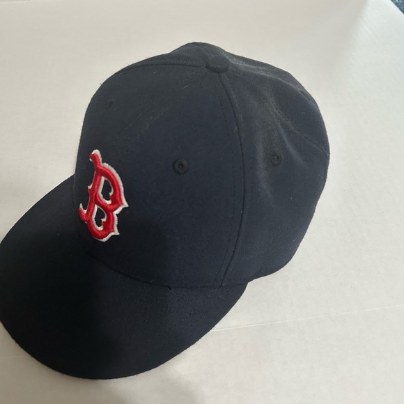 New area fitted Redsox baseball cap. - Picture 4 of 6